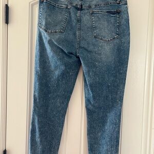 Judy Blue Mid-Wash Cropped Jeans